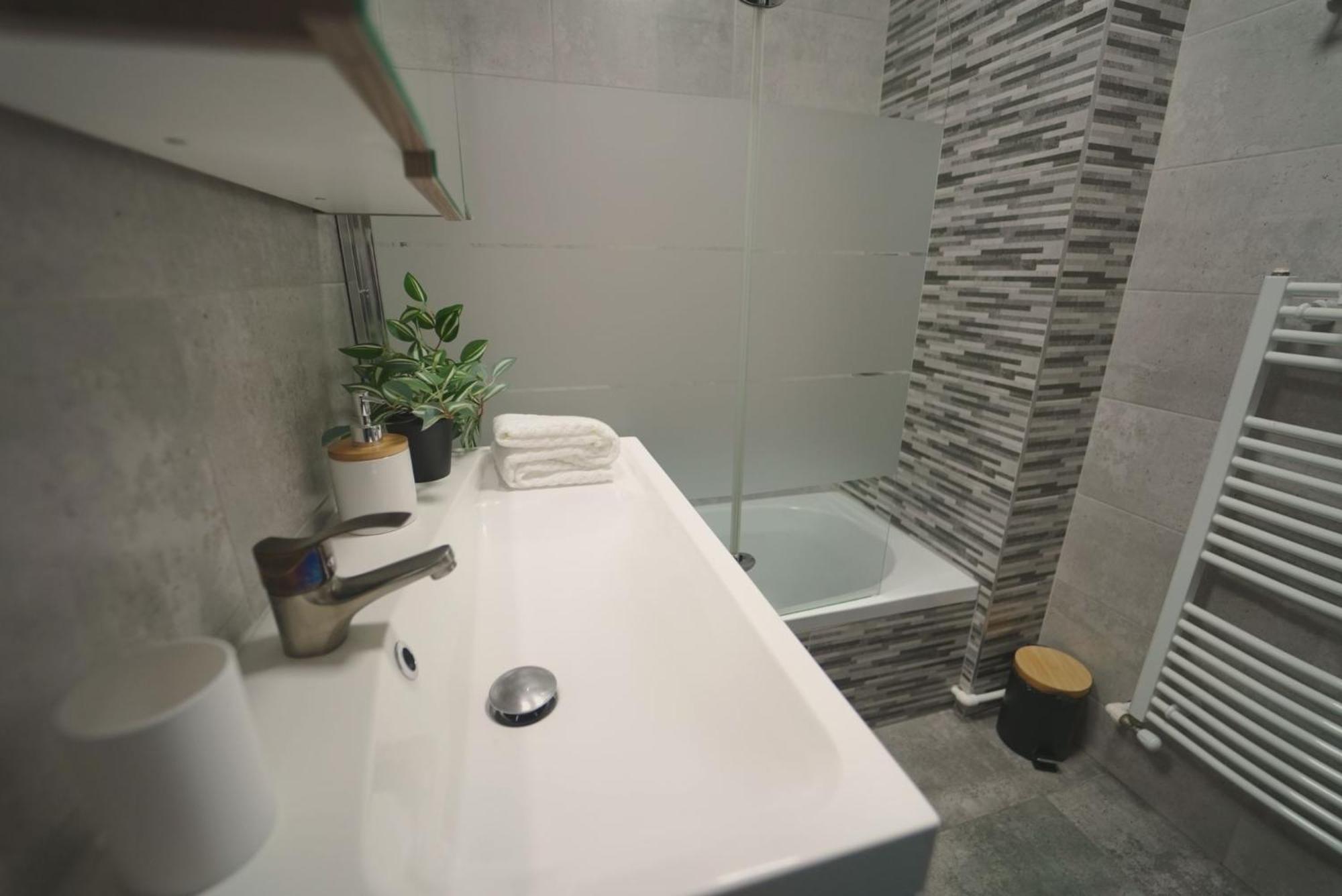 Luxury Apartament Ultracentral Of Suceava Esplanada Exterior photo